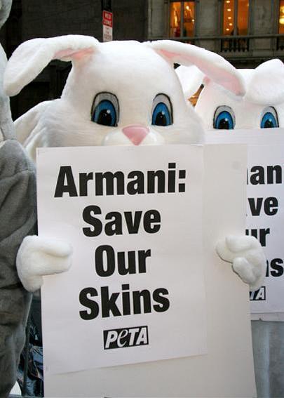 Открытие магазина Armani пытались сорвать активисты из PETA