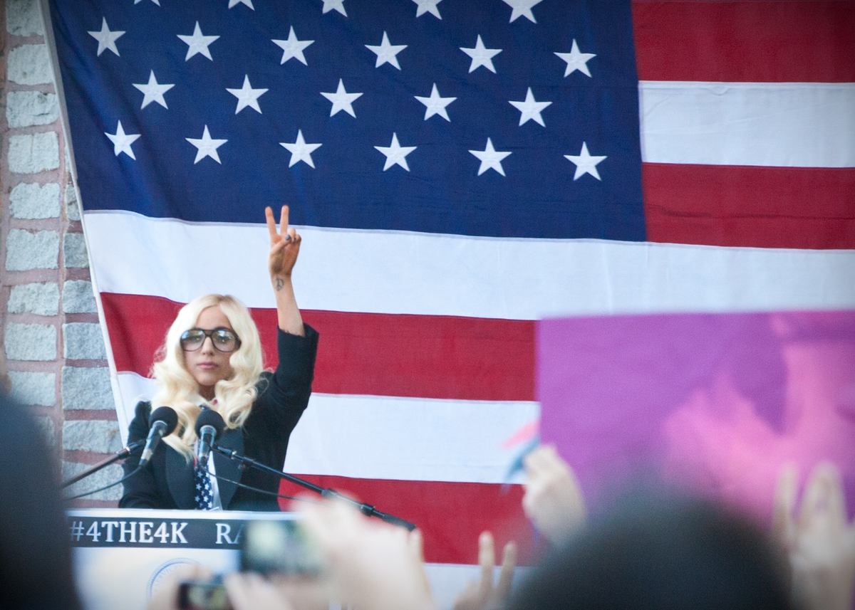 Lady GaGa выступила в защиту гомосексуалистов