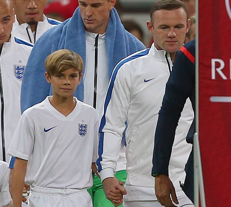Сын Дэвида Бекхэма вышел на поле с английской сборной по футболу