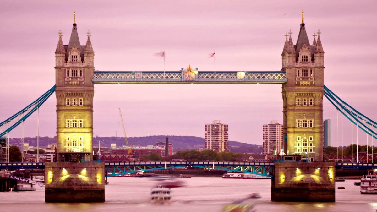 Достопримечательности Лондона окрасят в розовый в связи с рождением принцессы