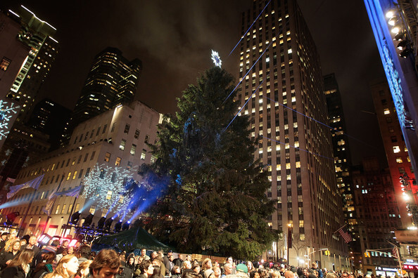 Звезды на церемонии первого зажигания огней на елке в Rockefeller Center