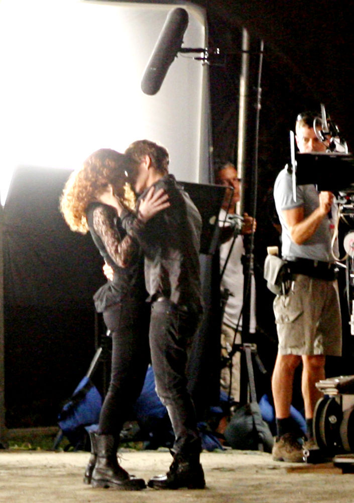 Брайс Даллас Ховард и Ксавьер Самуэль снялись в сцене поцелуя фильма «Затмение»