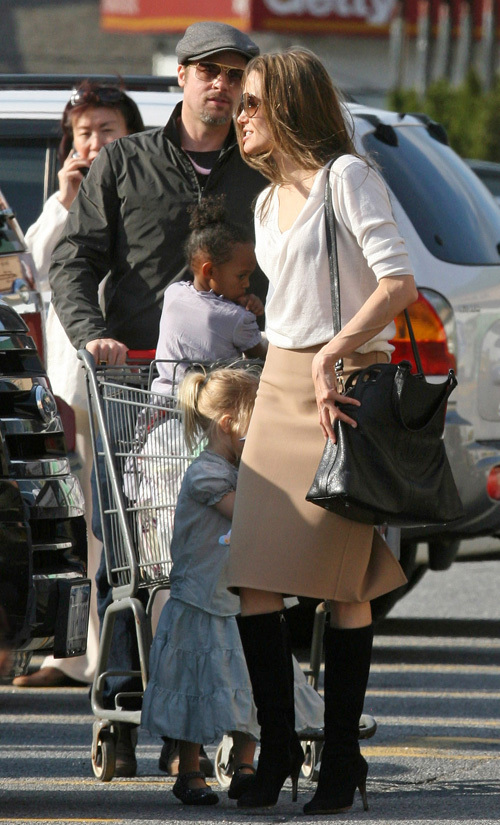 Анджелина Джоли и Брэд Питт гуляют по магазинам