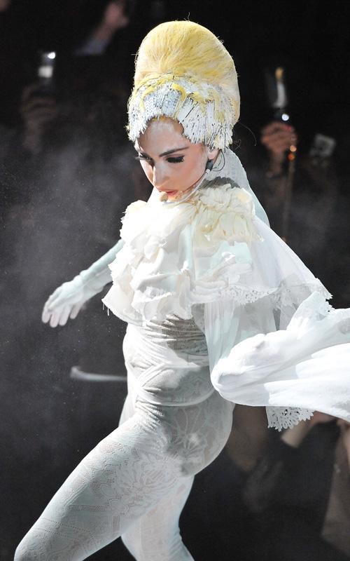 Lady Gaga выступает в Токио