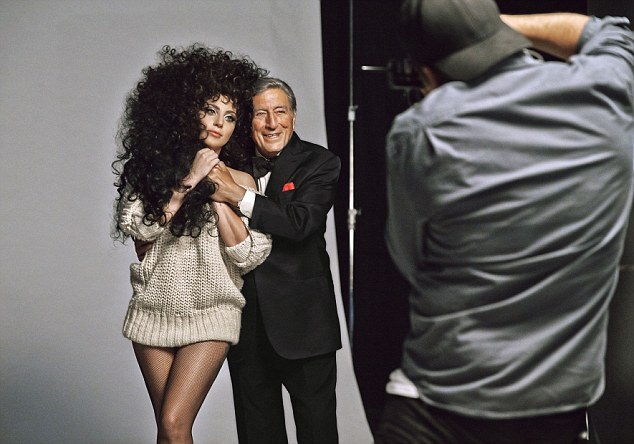 Lady GaGa и Тони Беннетт появятся в рождественской рекламной камании H&M
