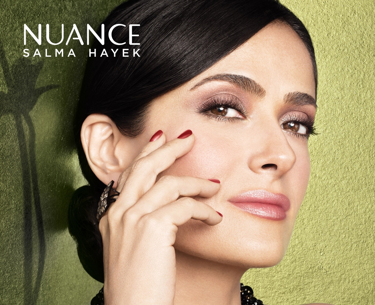 Сальма Хайек в рекламной кампании своего косметического бренда
