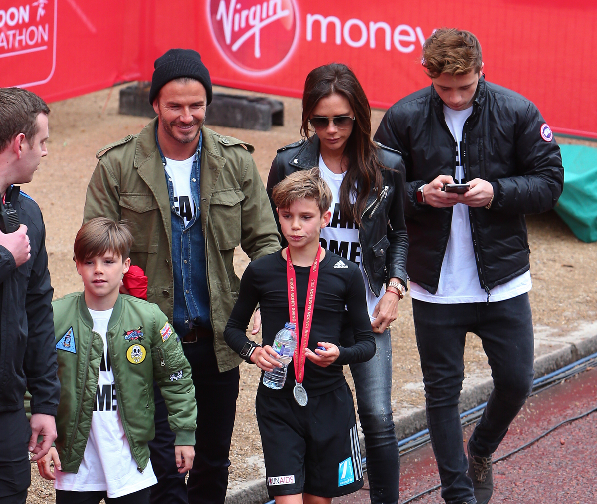 Сын Дэвида и Виктории Бекхэм принял участие в Лондонском марафоне