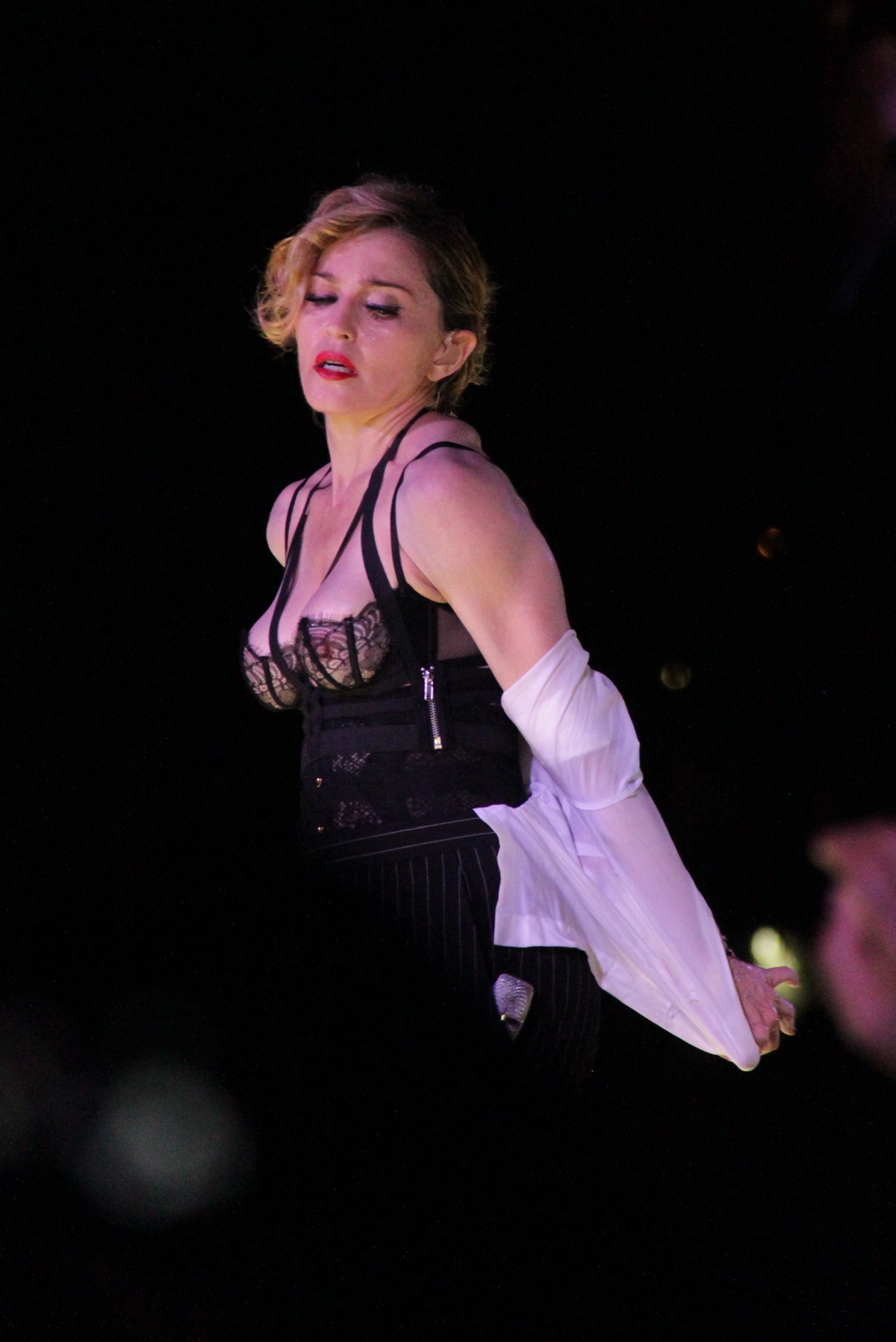 Мадонна снова отменила концерт в Австралии