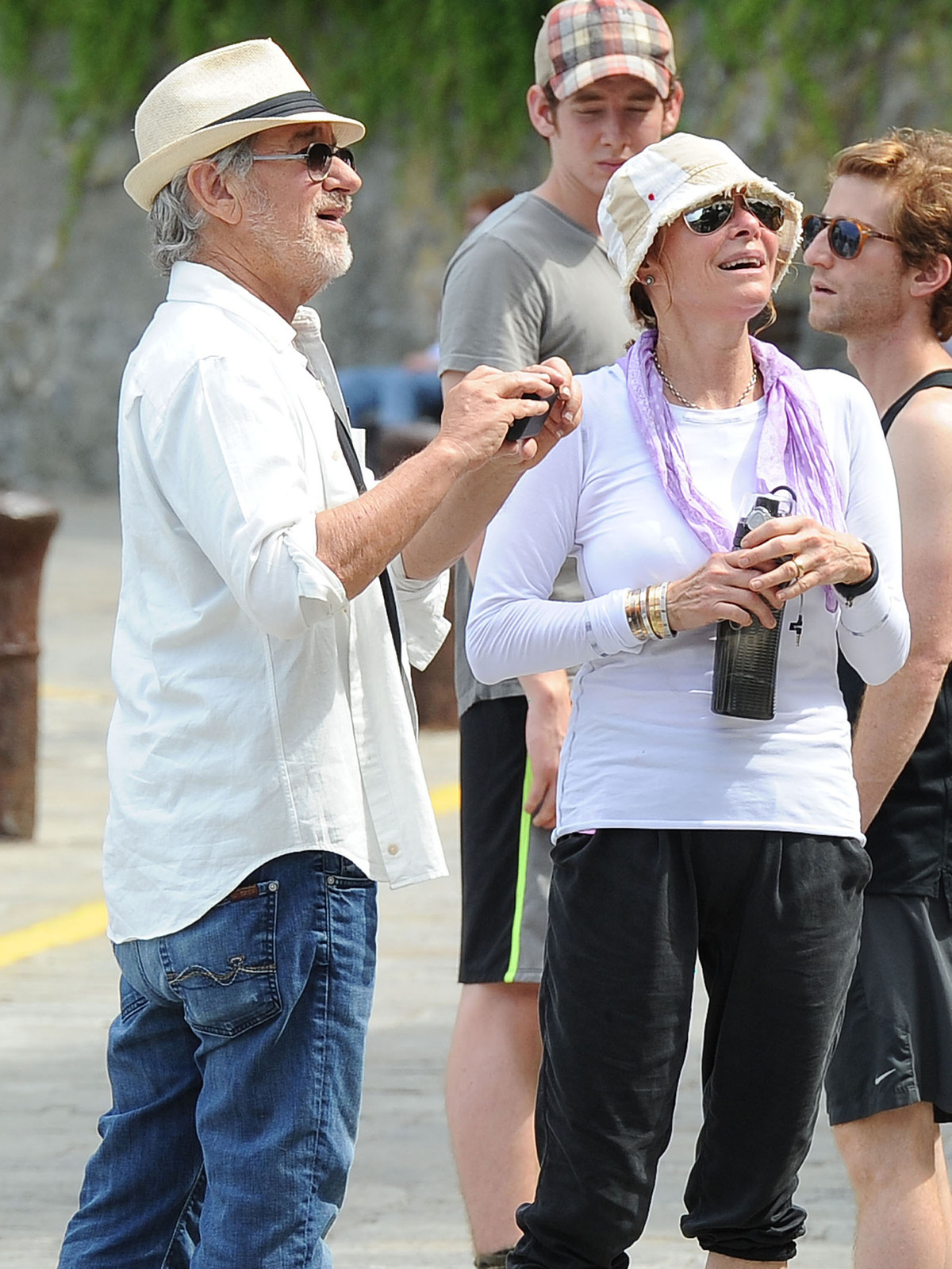 Стивен Спилберг с женой в Италии