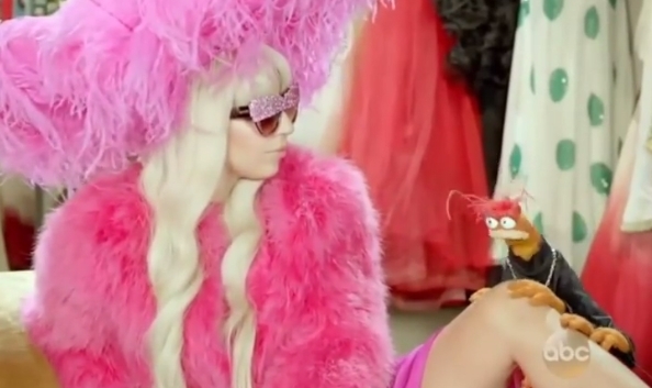 Первый взгляд на Lady GaGa в шоу "Маппеты"