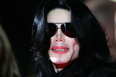 Майкл Джексон в 2009 году мертвый