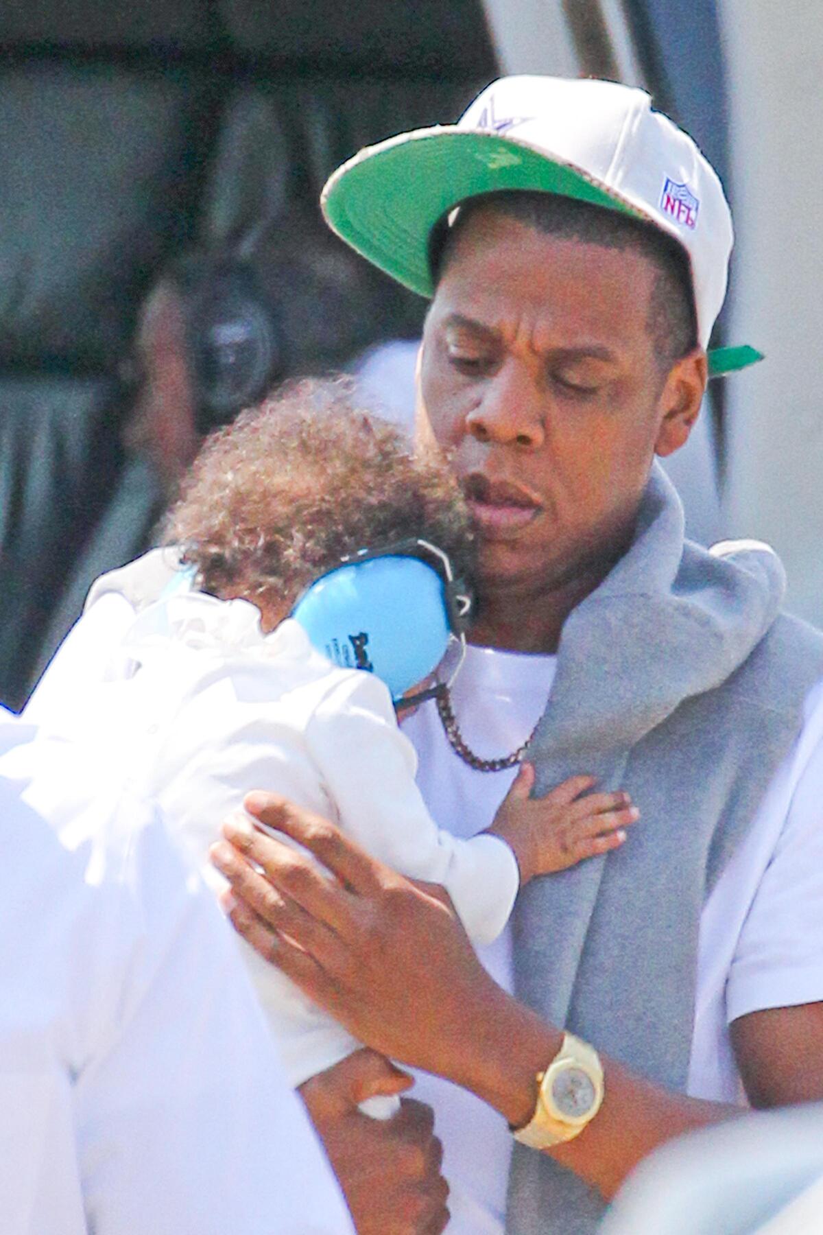 Jay-Z с дочкой в Нью-Йорке