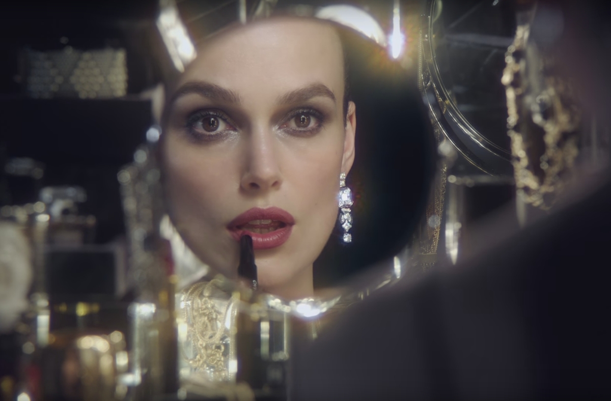 Кира Найтли снялась в рекламном ролике Chanel Beauty Talks