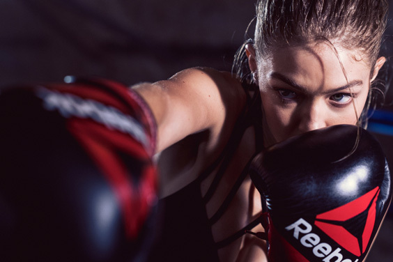 Джиджи Хадид показала боксерские навыки в новой рекламе Reebok