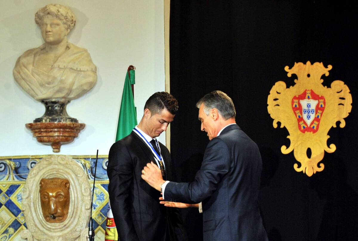 Криштиану Роналду наградили за заслуги перед Португалией