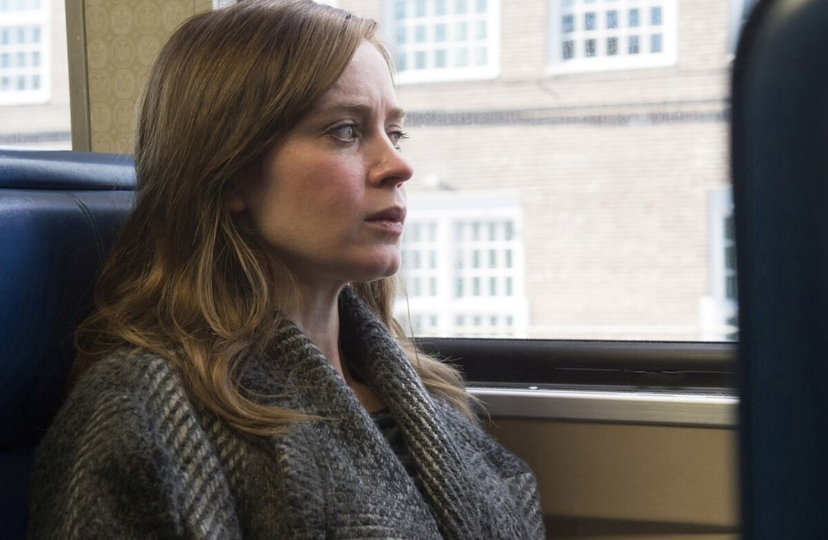 Эмили Блант в новом трейлере фильма «Девушка в поезде»