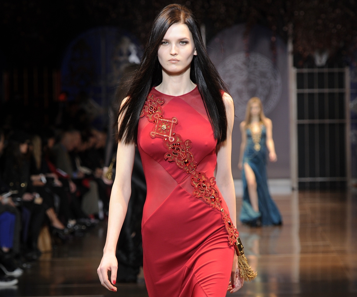 Модный показ новой коллекции Versace. Осень / зима 2014