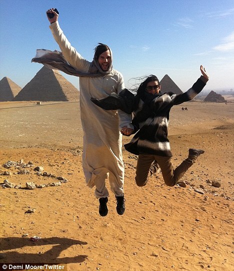 Деми Мур и Эштон Кутчер в Египте