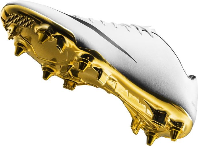 Nike выпустили бутсу с золотой подошвой, чтобы отметить хорошую игру Криштиану Роналду