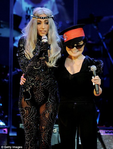 Йоко Оно и Lady GaGa выступили вместе