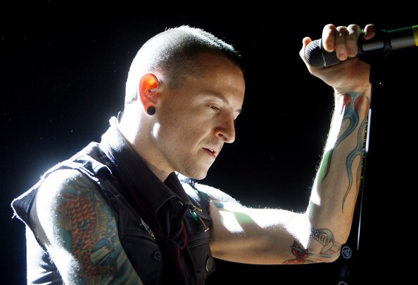 Вдова солиста Linkin Park Честера Беннингтона показала видео, снятое за сутки до его смерти