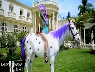 Вырезанная сцена из клипа Lady Gaga «Paparazzi»