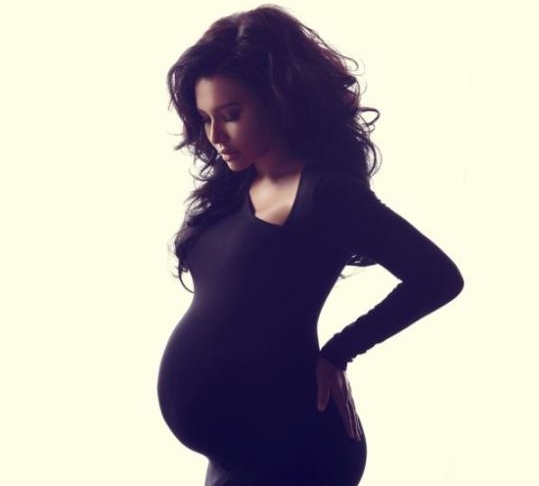 Беременная Ная Ривера показала живот в новой фотосессии