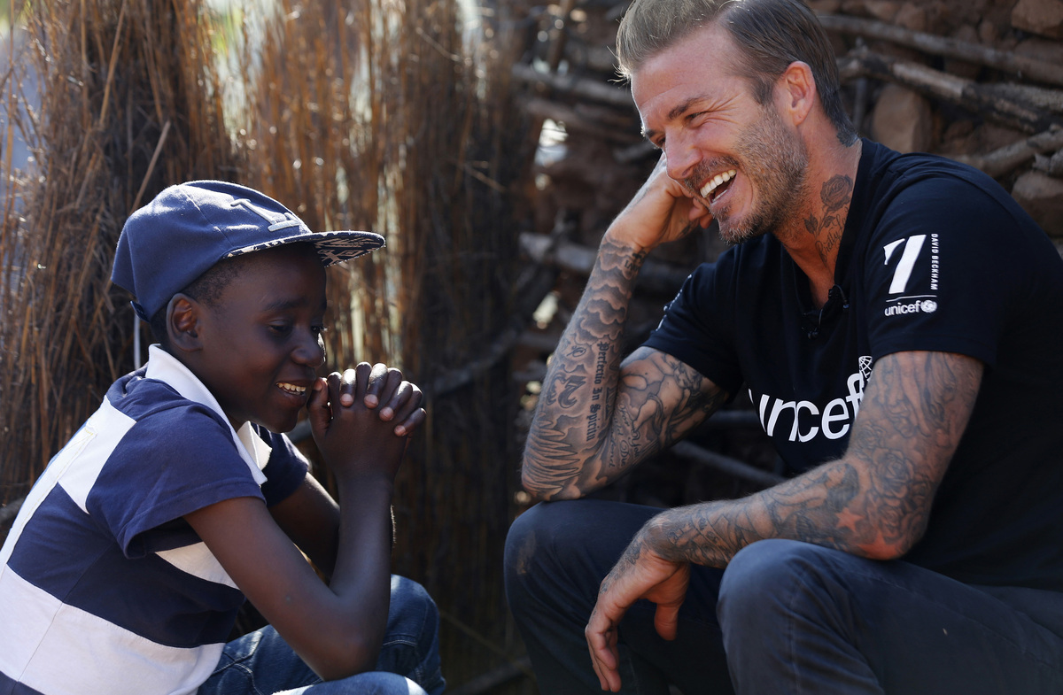 Дэвид Бекхэм пообщался с детьми в Свазиленде