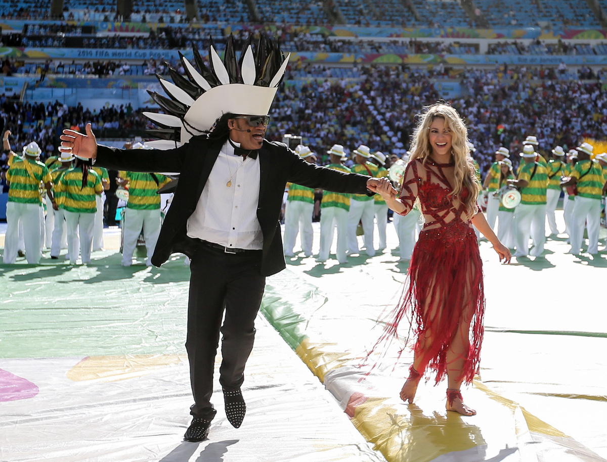 Шакира выступила на церемонии закрытия чемпионата мира по футболу