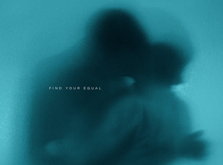 Кристен Стюарт и Николас Холт целуются в первом трейлере «Равных»