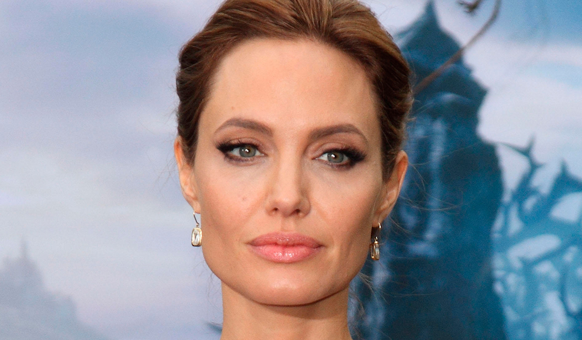Анджелина Джоли продала подаренную Брэдом Питтом картину за 11,5 млн долларов