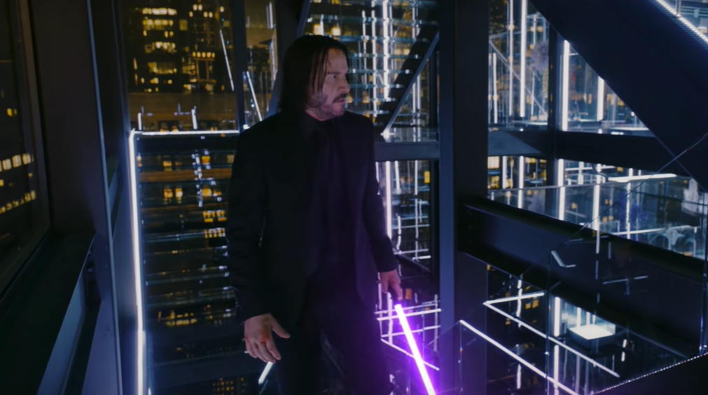 Киану Ривз дерется на световых мечах в пародийном ролике на «Джона Уика» (видео)