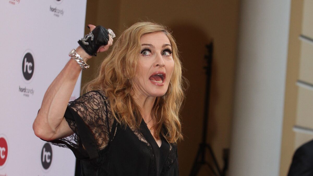 Совсем стыд потеряла: непристойные снимки Мадонны шокировали общественность 