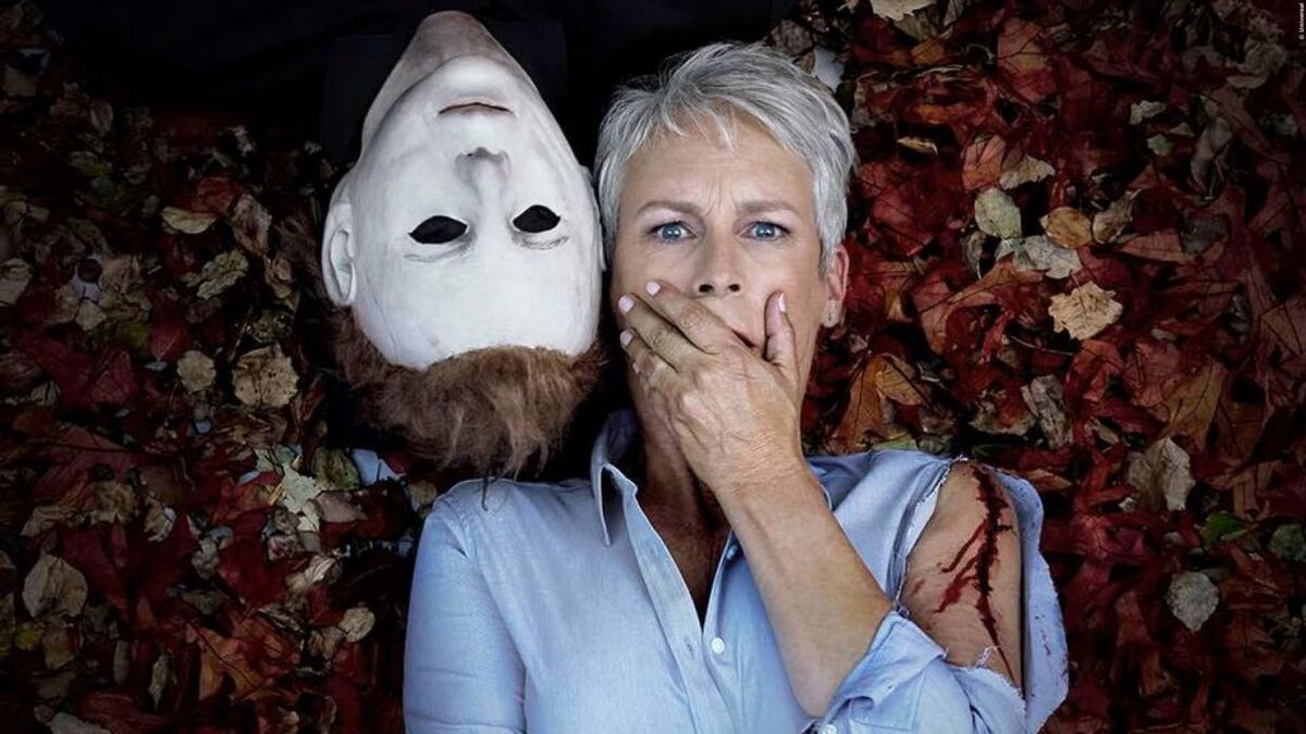 Избитая, но не сломленная: Джейми Ли Кертис поделилась первым фото со съемок нового «Хэллоуина»