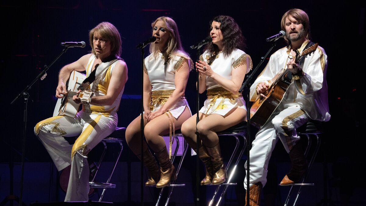 Все в сборе: группа ABBA впервые за 36 лет вышла в свет в полном составе