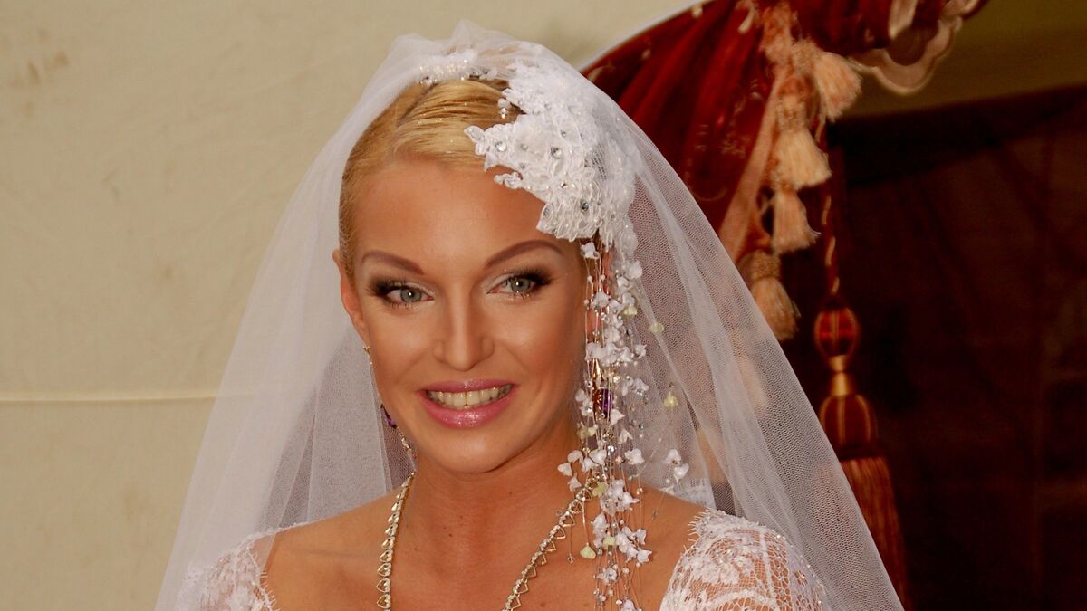 «Давай сделаем шоу»: Волочкова рассказала правду о своей фейковой свадьбе