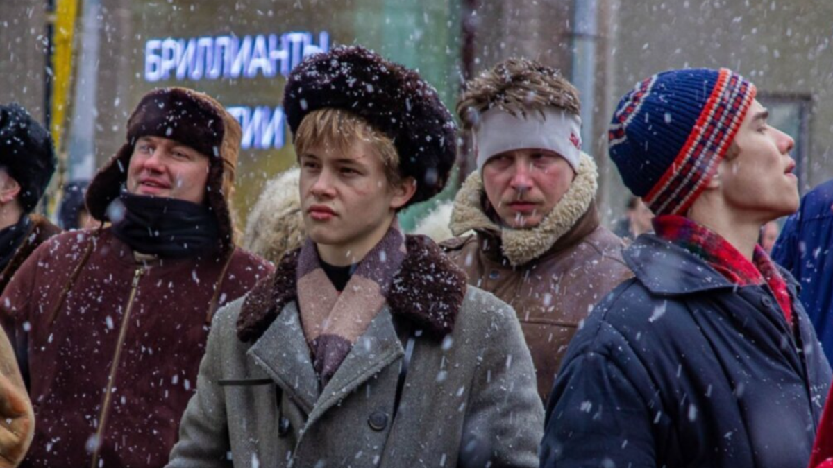 Россияне смотрят взахлеб: стоит ли тратить время на новый сериал «Слово пацана»