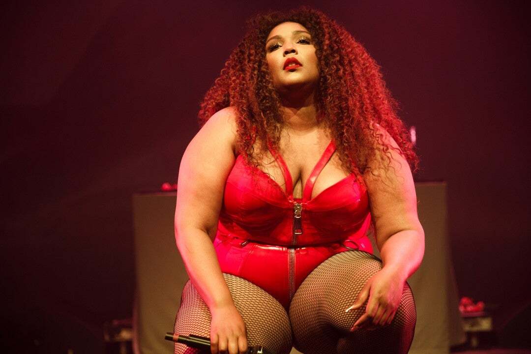 Певица Лиззо ответила на критику лишнего веса: «Ты популярна из-за эпидемии ожирения в Америке»