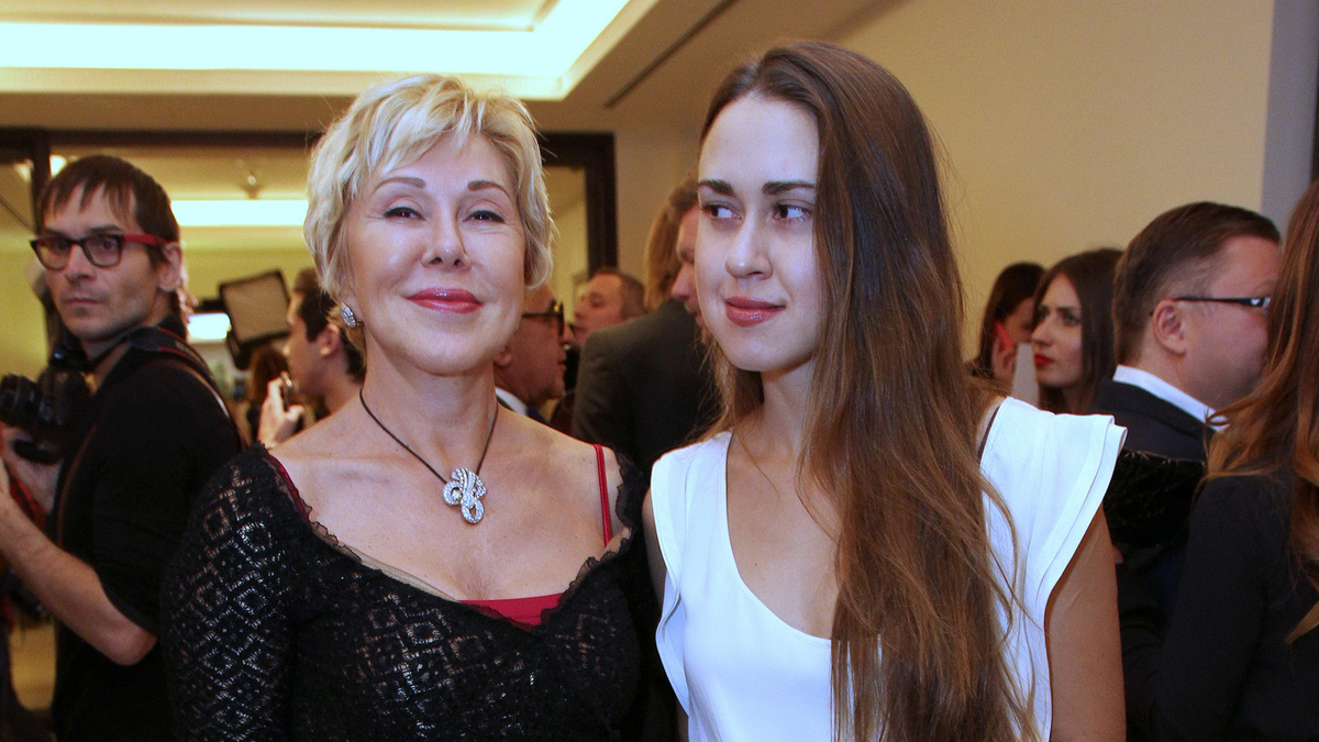 «Живет в кошмаре»: блогер умоляет спасти 31-летнюю дочь Любови Успенской