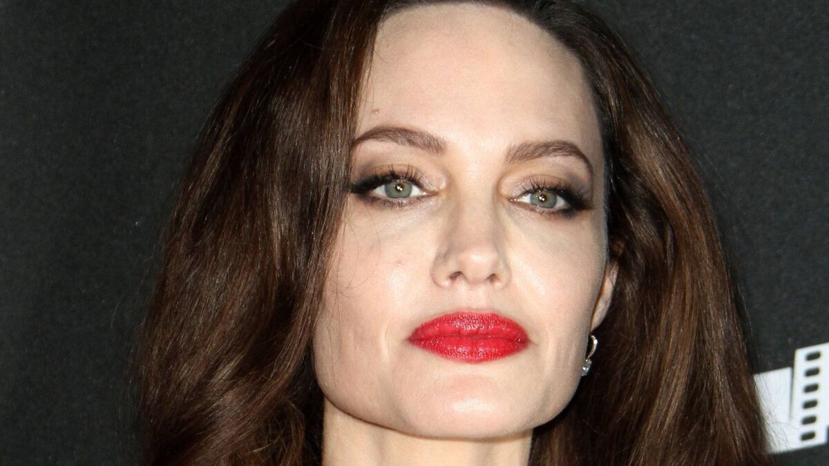 Пахнет как мужчина: раскрыт неприглядный секрет Анджелины Джоли