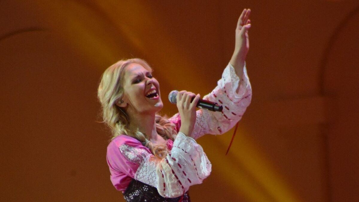 Потерялась на своем же концерте: Пелагея попала в неловкую ситуацию