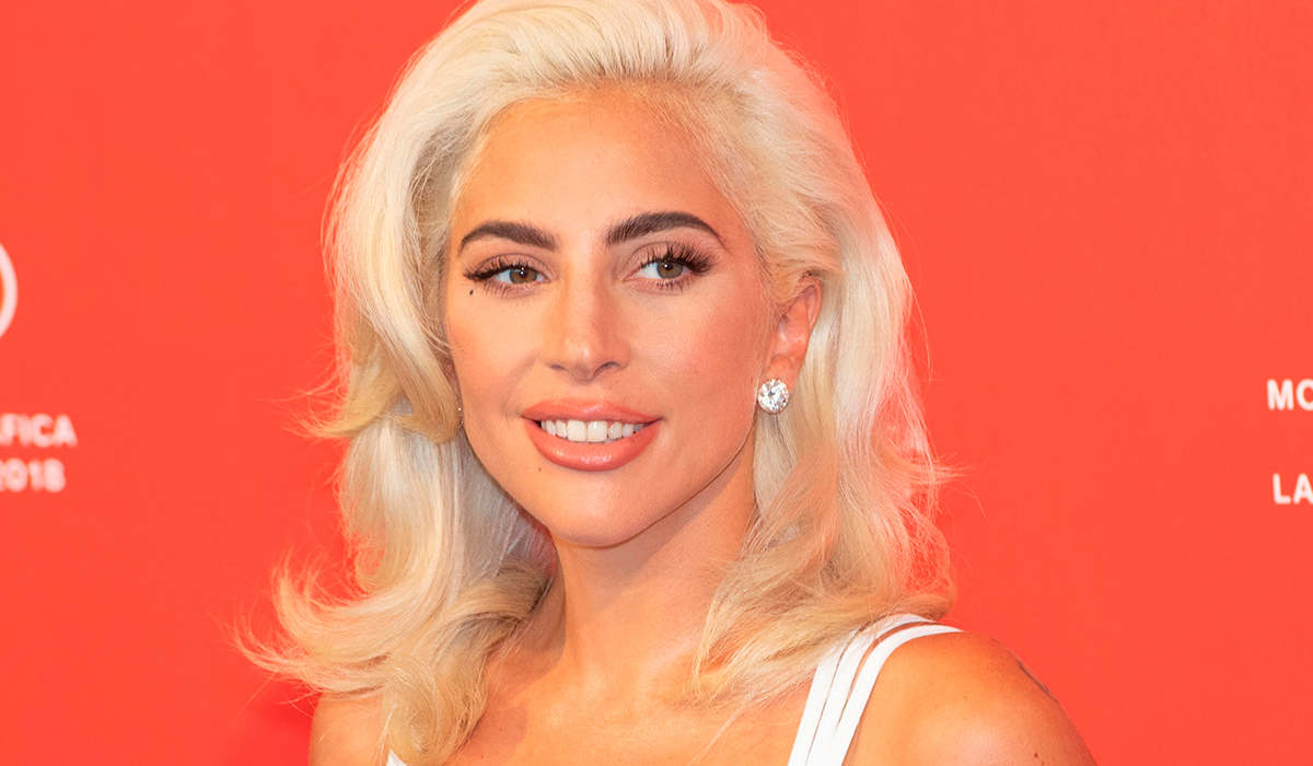 «Молюсь за каждого»: Леди Гага поздравила всех, «переживших» 2020 год