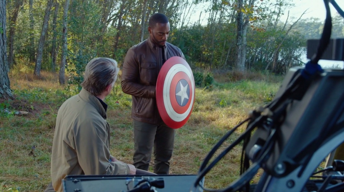 Щит Капитана Америки доказывает, что Стив создал альтернативную реальность в «Финале»