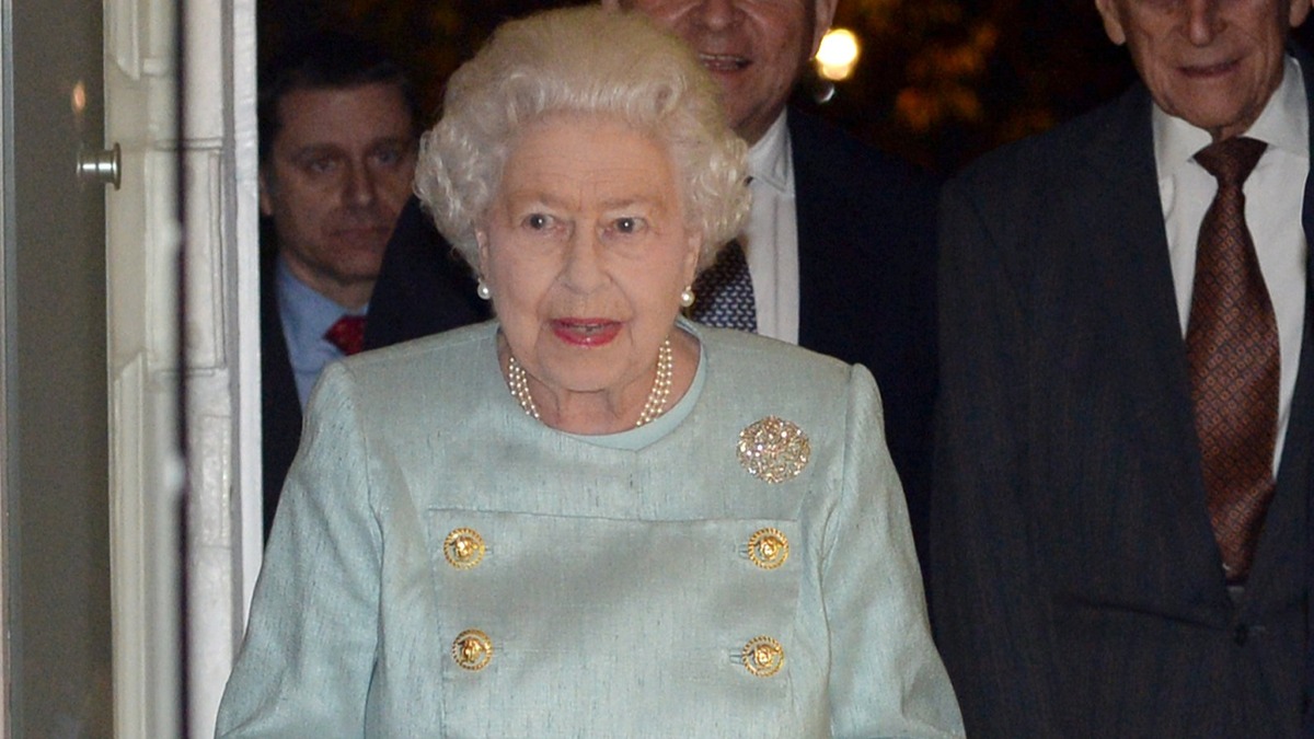 «Заболею Альцгеймером или схлопочу инсульт»: королева Елизавета готовится подать в отставку?
