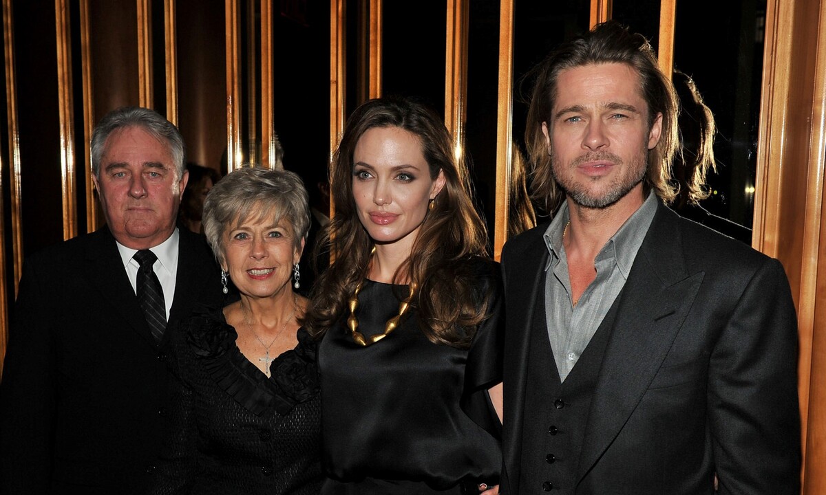 СМИ: мама Брэда Питта смогла увидеться с внуками в гостях у Анджелины Джоли