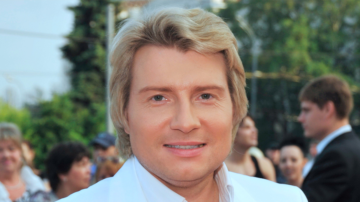 Николай Басков с длинными волосами