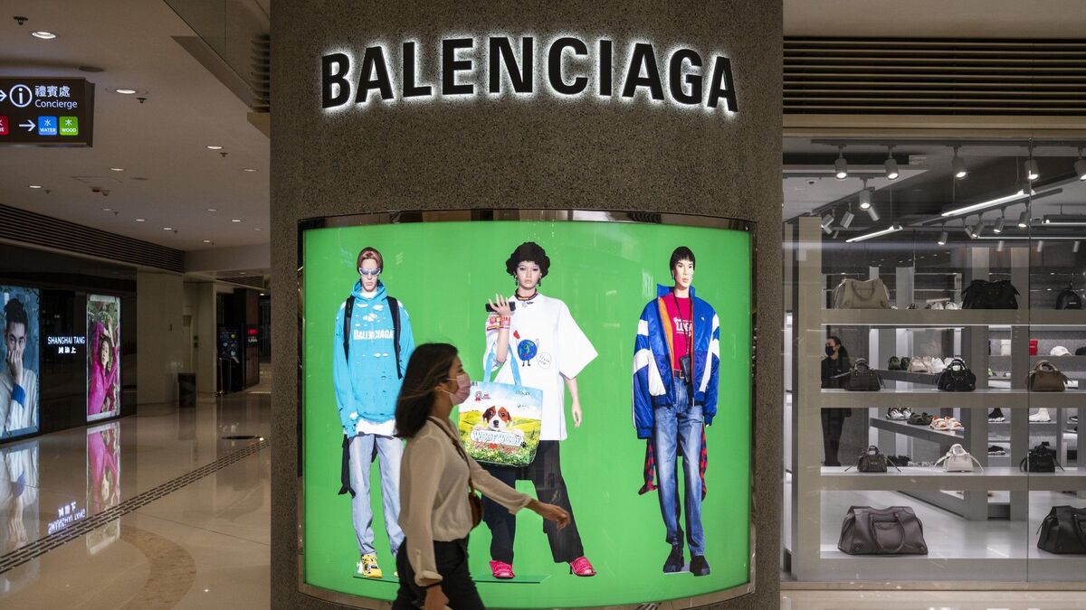 «Богачам в новинку»: Balenciaga продает «потрепанные» кеды