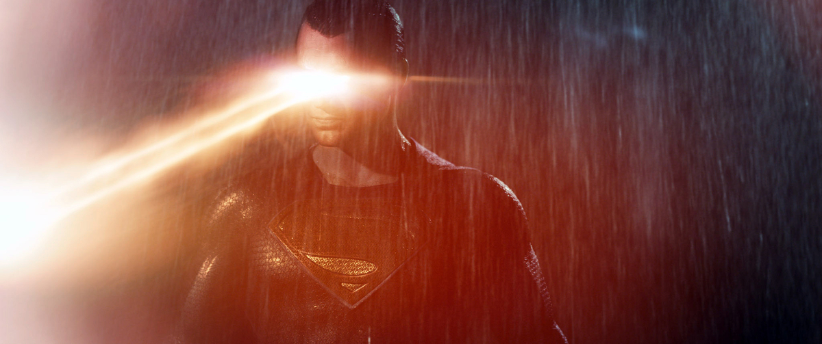 «Эти дразнилки возбуждают»: режиссер «Флэша» показал часть костюма Супермена 
