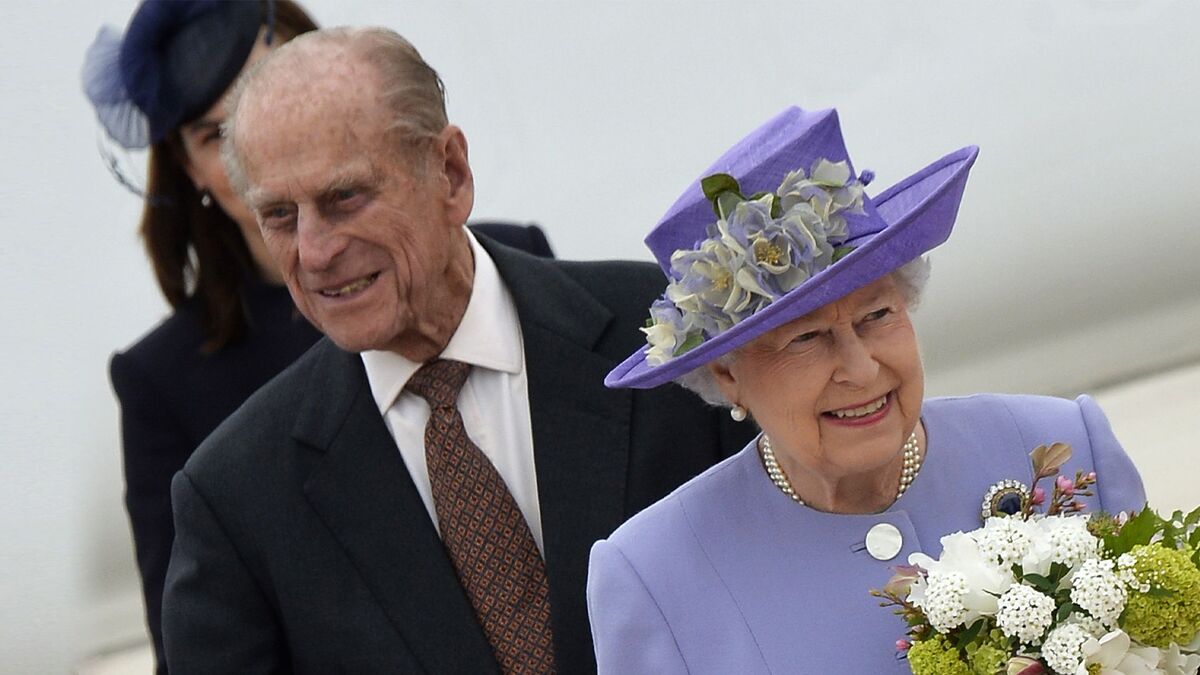 Виновата королева: покойного принца Филиппа ждут повторные похороны