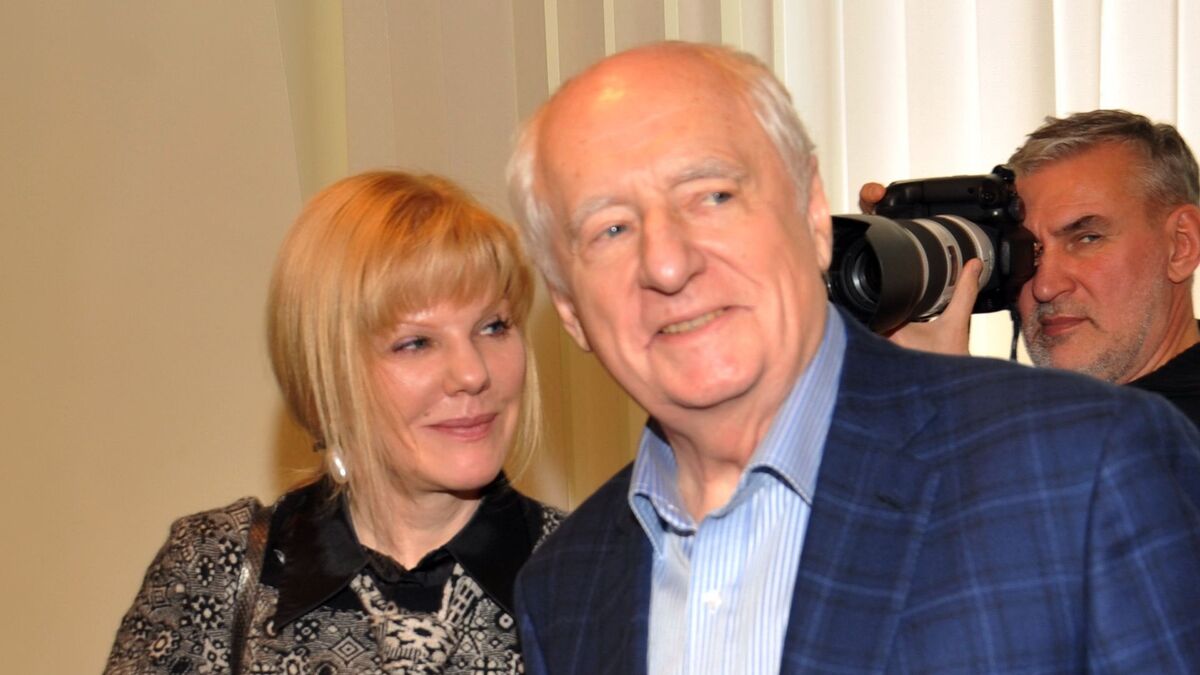 «Не его дочь»: директор «Ленкома» усомнился в родстве Марка и Александры Захаровых